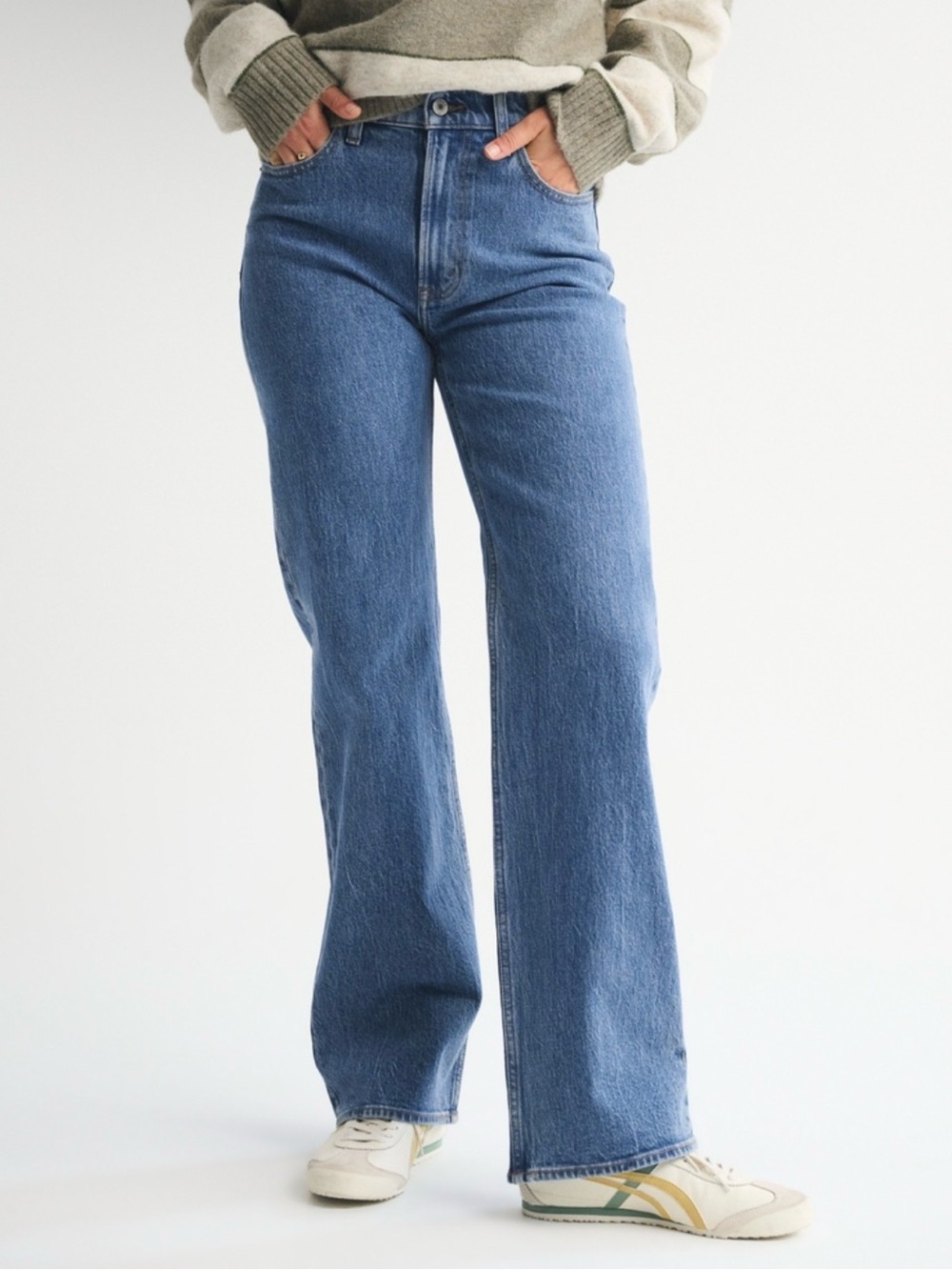 Abercrombie & Fitch High-Rise 90s Relaxed Curve Love distressed hem back 27 Long